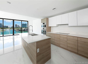 Апартаменты в Майами, США, 2 150 м2