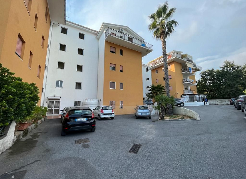 Квартира в Скалее, Италия, 75 м2