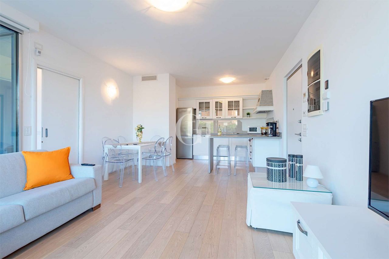 Апартаменты у озера Гарда, Италия, 75 м2 фото 2