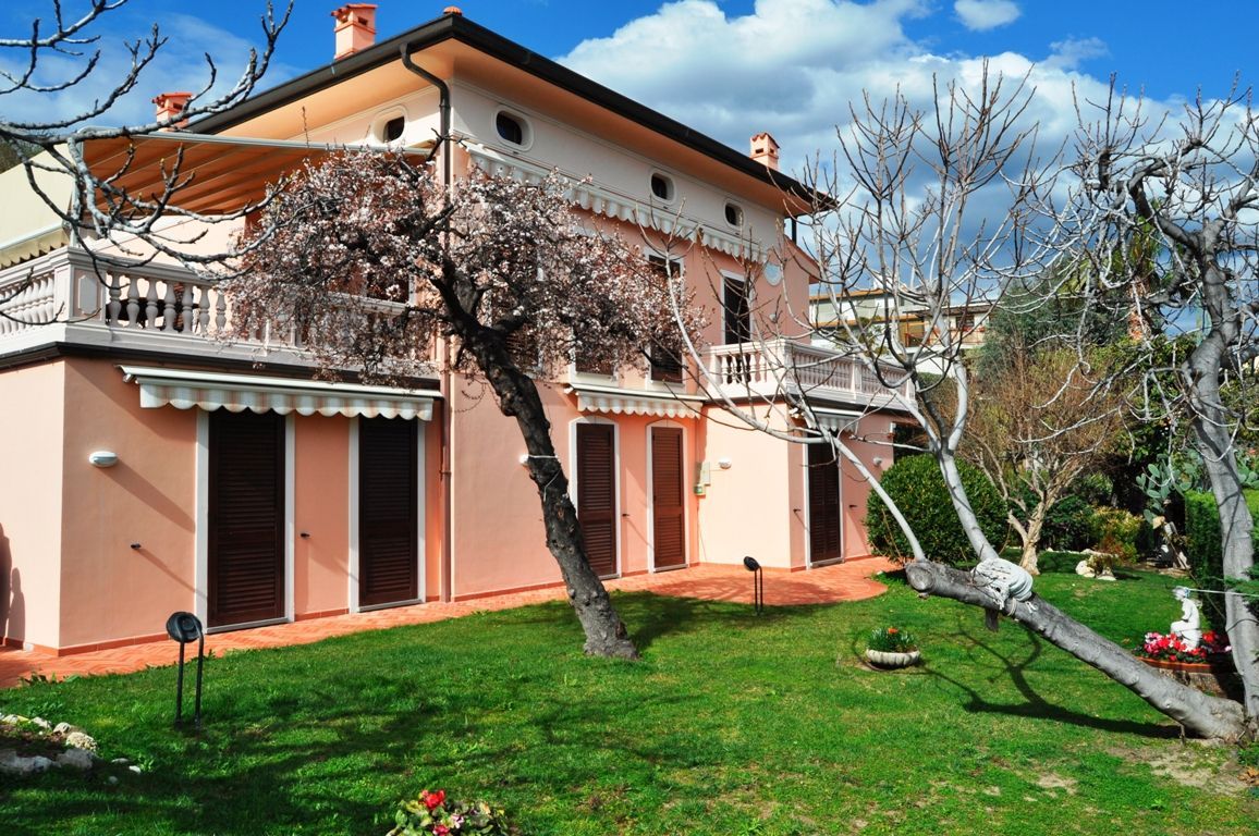 Вилла в Сан-Ремо, Италия, 315 м2 фото 1