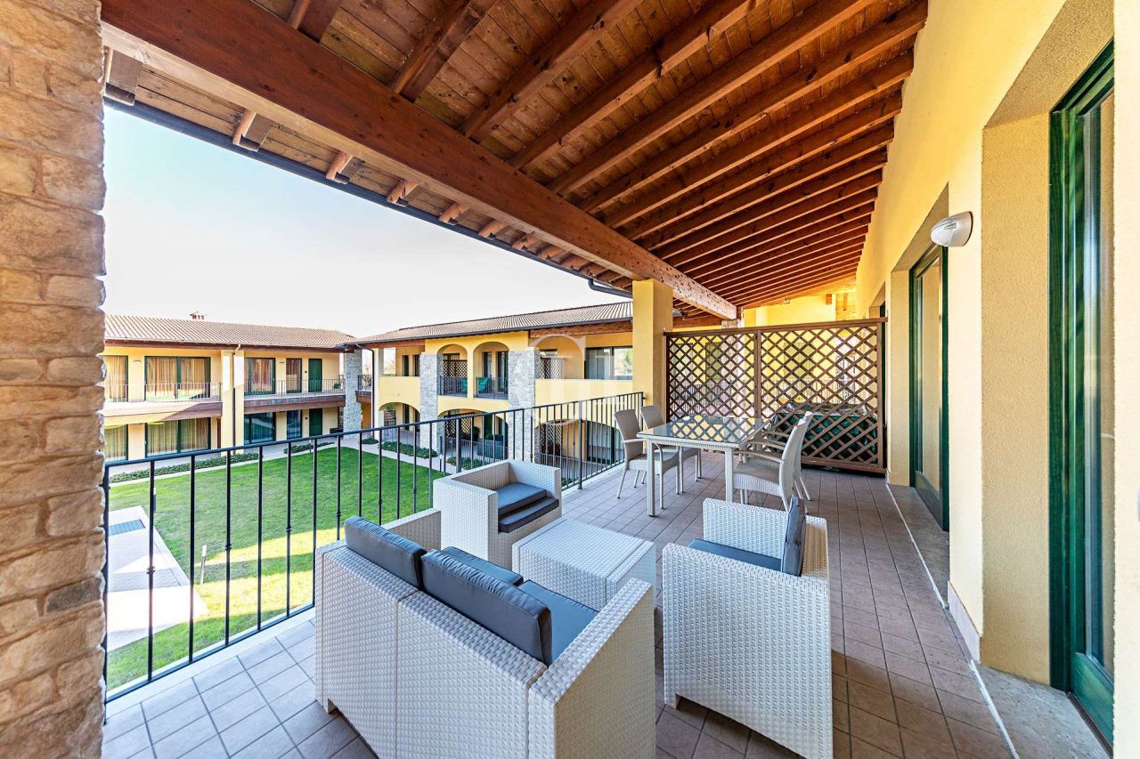 Апартаменты у озера Гарда, Италия, 75 м2 фото 2