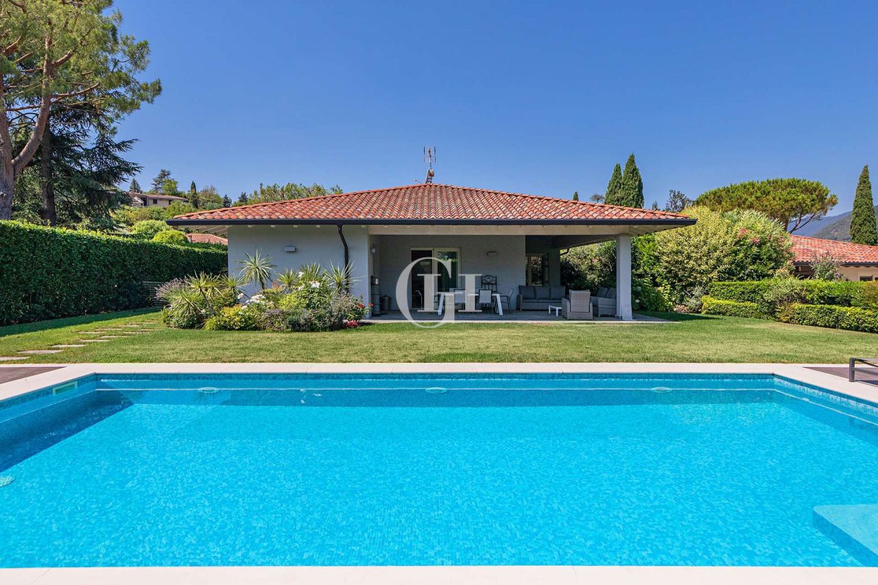 Вилла у озера Гарда, Италия, 300 м2 фото 4
