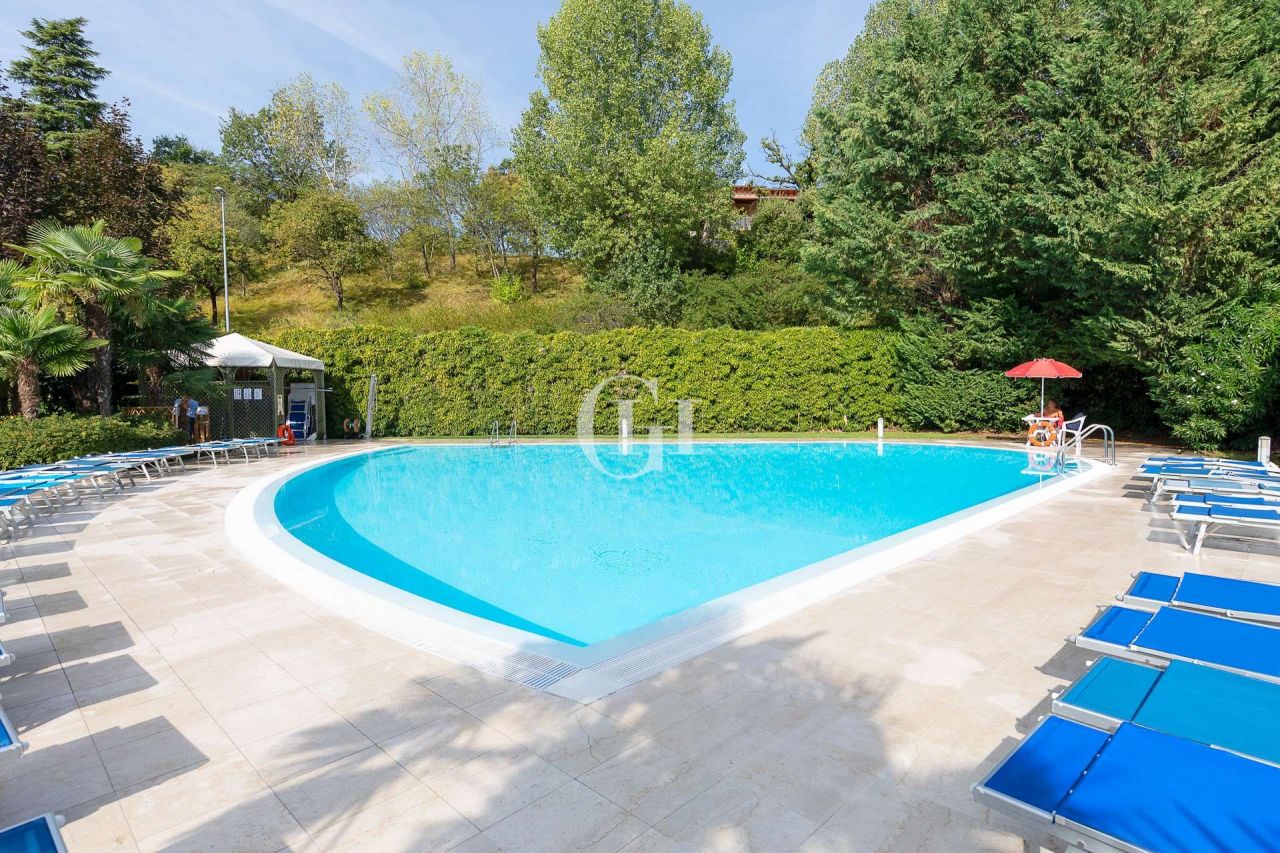 Квартира у озера Гарда, Италия, 95 м2 фото 3