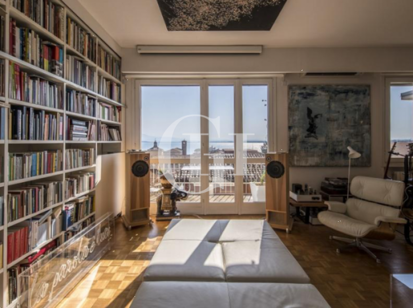 Пентхаус у озера Гарда, Италия, 95 м2 фото 2