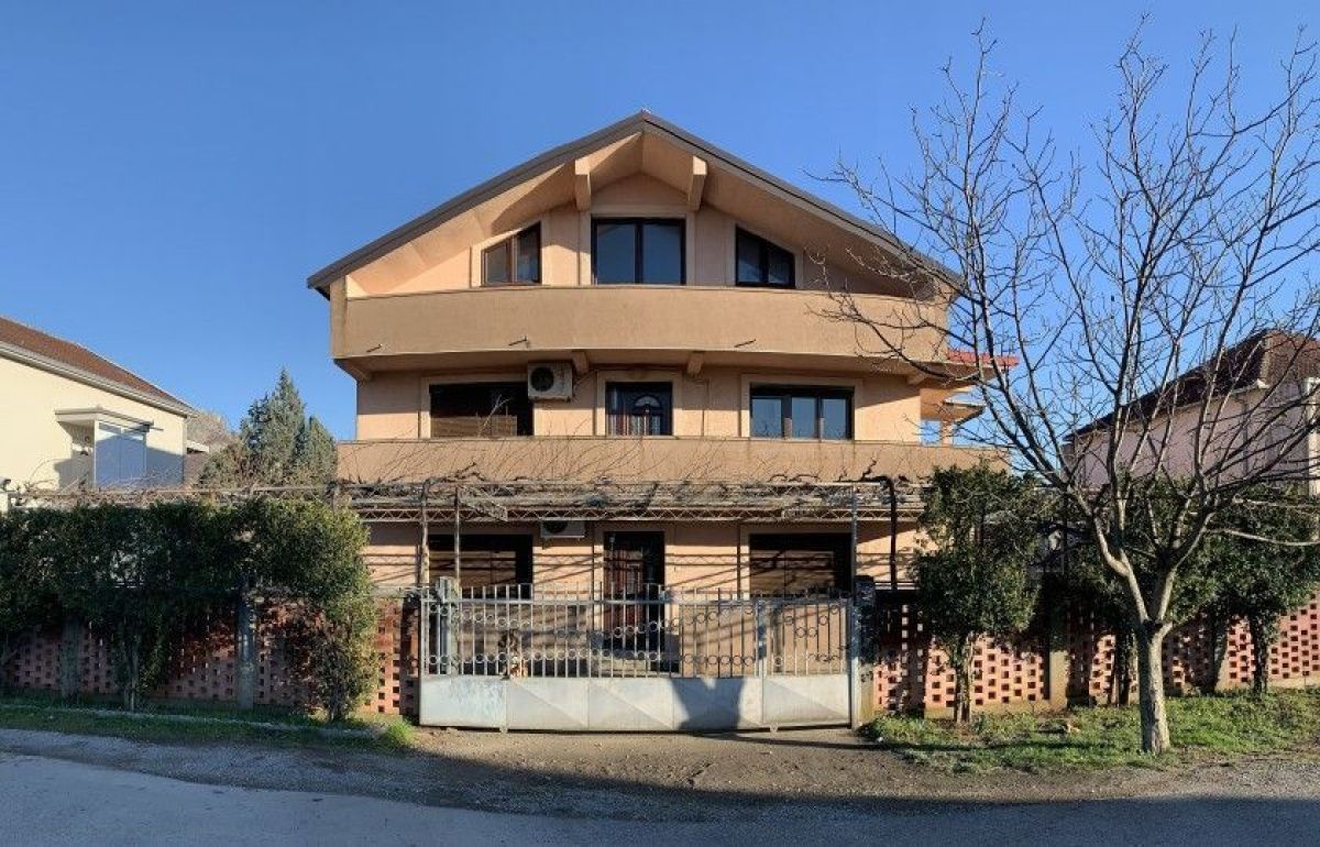 Дом в Подгорице, Черногория, 330 м2 фото 1