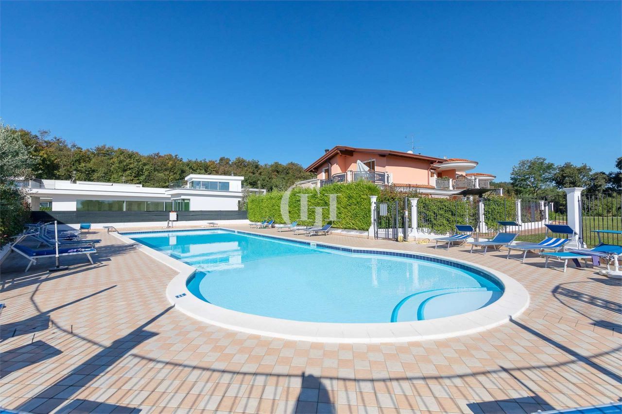 Таунхаус у озера Гарда, Италия, 250 м2 фото 2