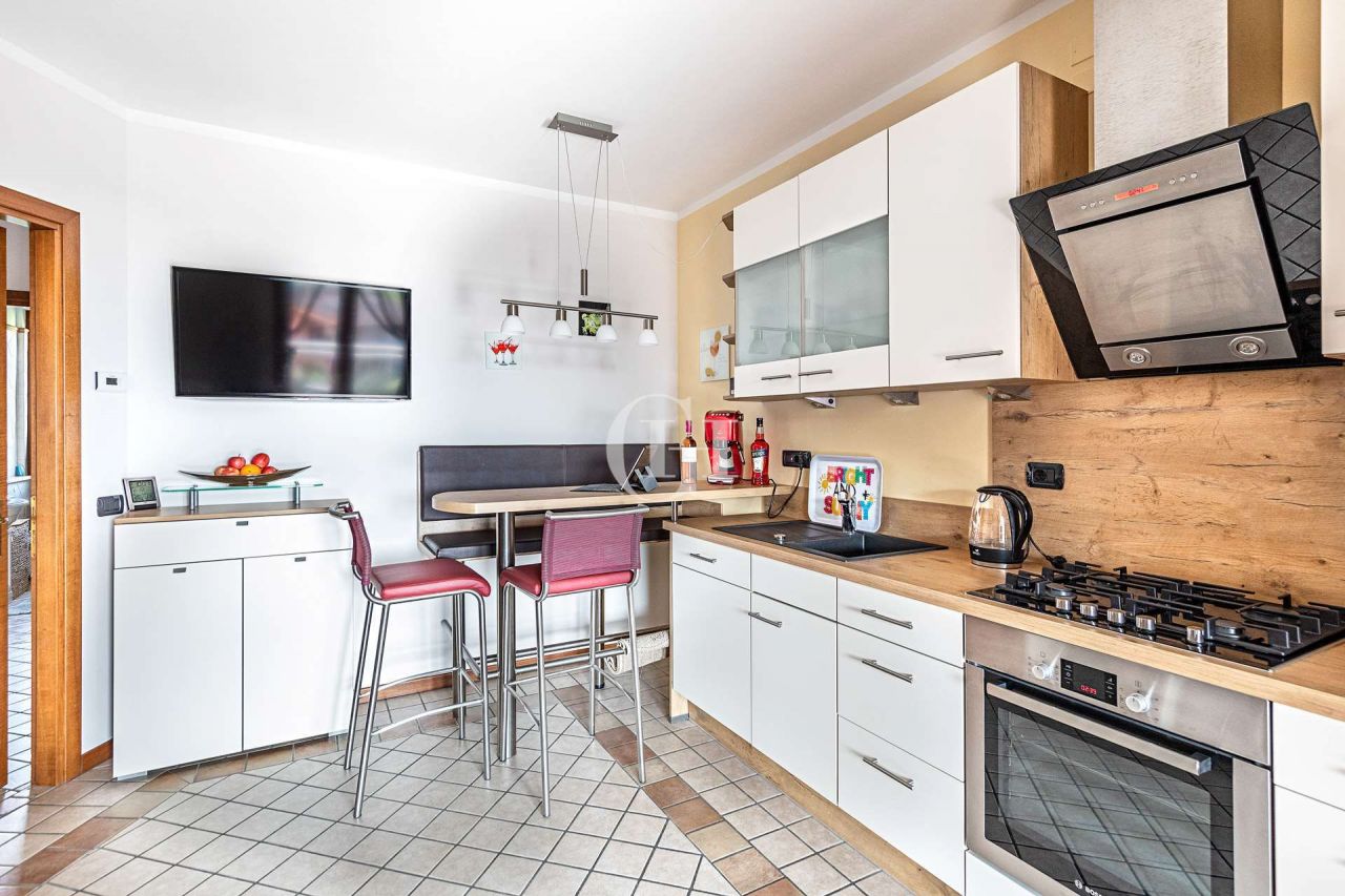 Квартира у озера Гарда, Италия, 75 м2 фото 4