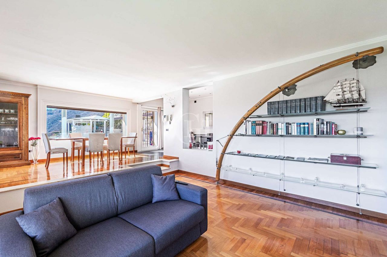 Вилла у озера Гарда, Италия, 370 м2 фото 5