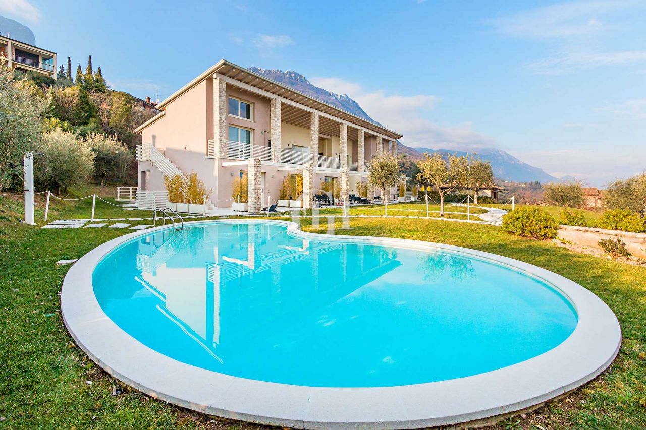 Апартаменты у озера Гарда, Италия, 110 м2 фото 1