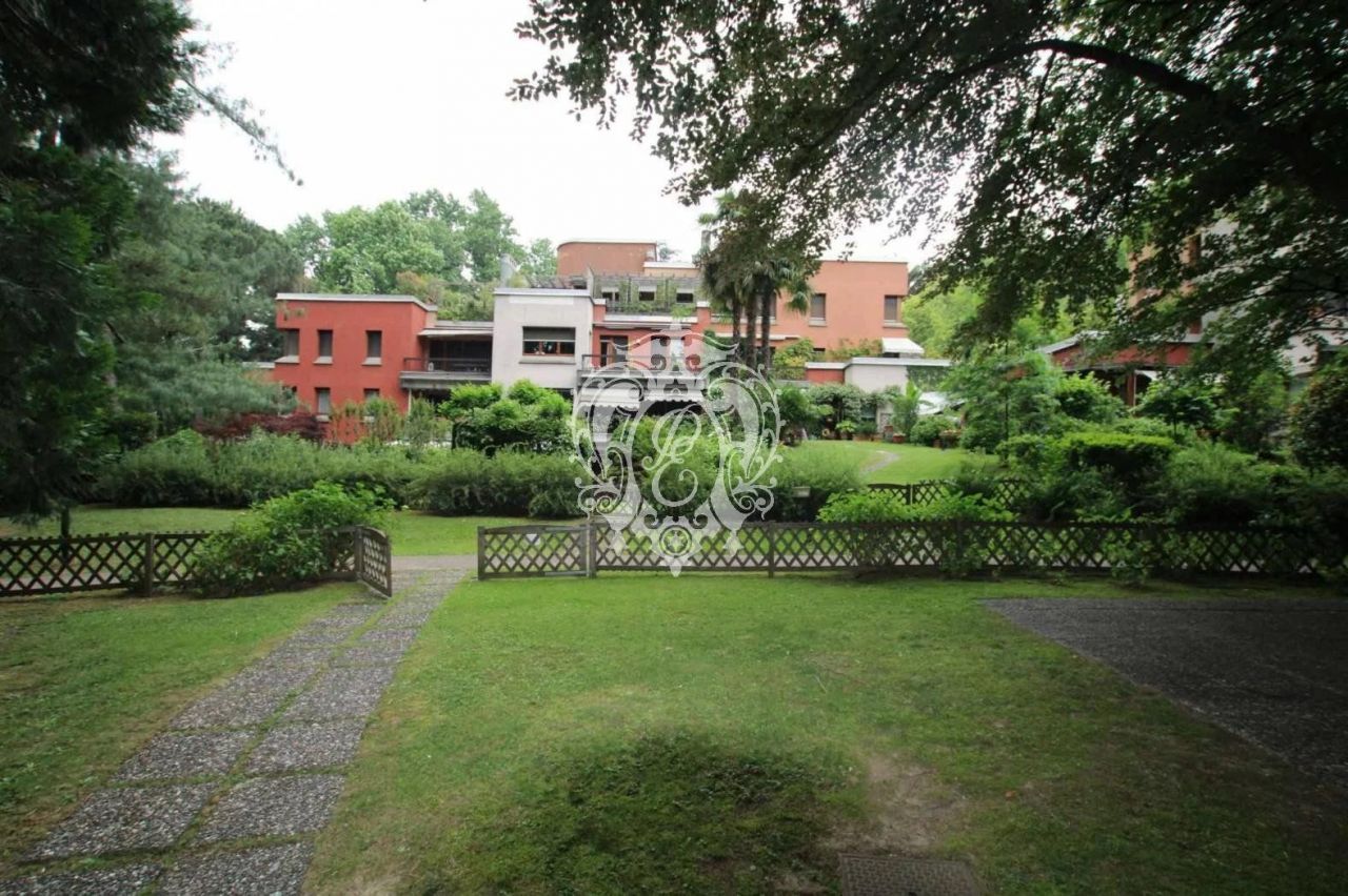 Квартира Barzanò, Италия, 140 м2 фото 1