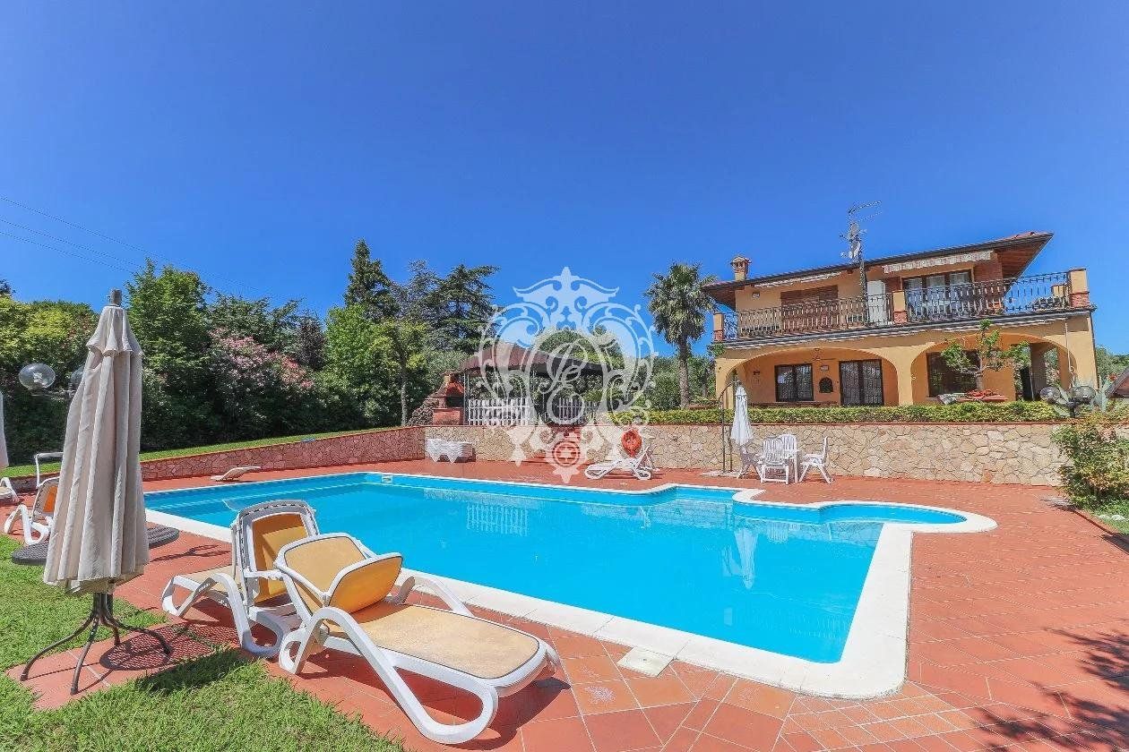 Вилла в Монига-дель-Гарда, Италия, 400 м2 фото 1