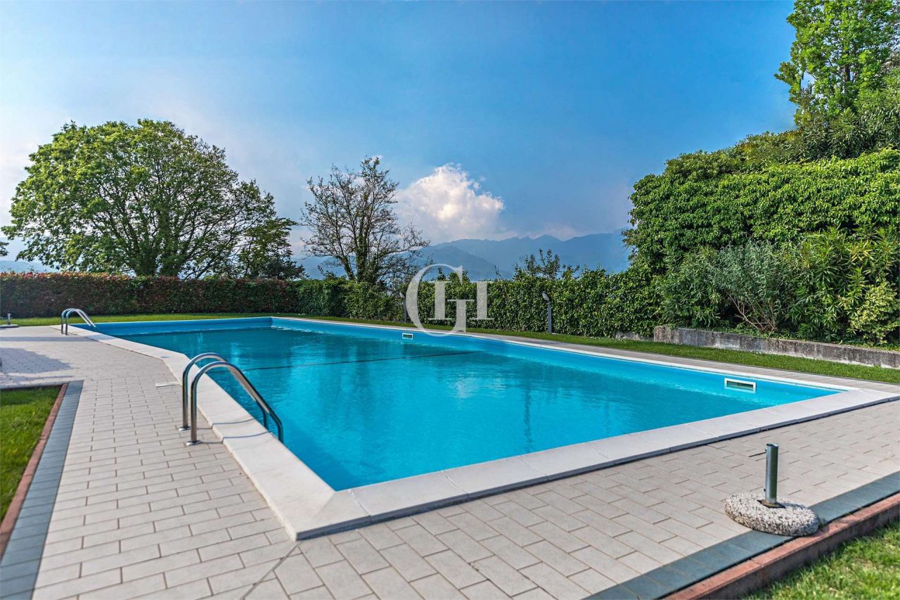 Квартира у озера Гарда, Италия, 60 м2 фото 1