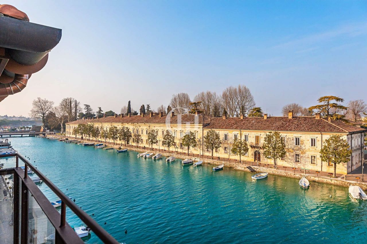 Пентхаус у озера Гарда, Италия, 200 м2 фото 2