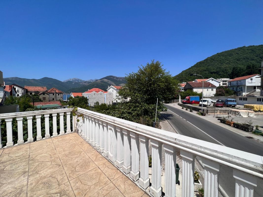 Дом в Тивате, Черногория, 240 м2 фото 3