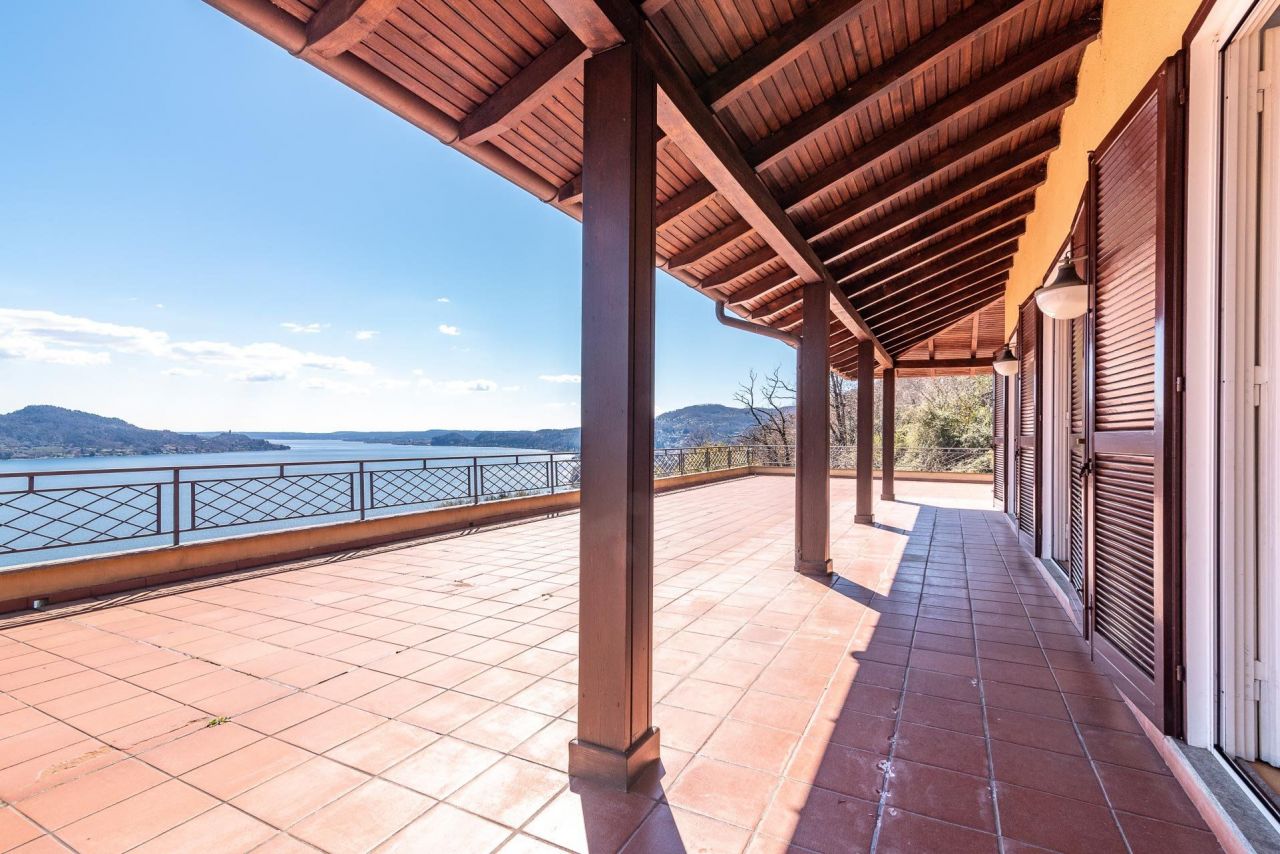 Вилла в Массино-Висконти, Италия, 300 м2 фото 1