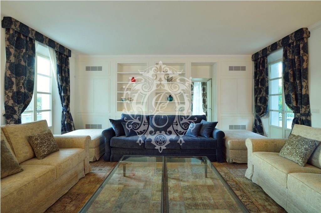 Вилла в Форте деи Марми, Италия, 570 м2 фото 2