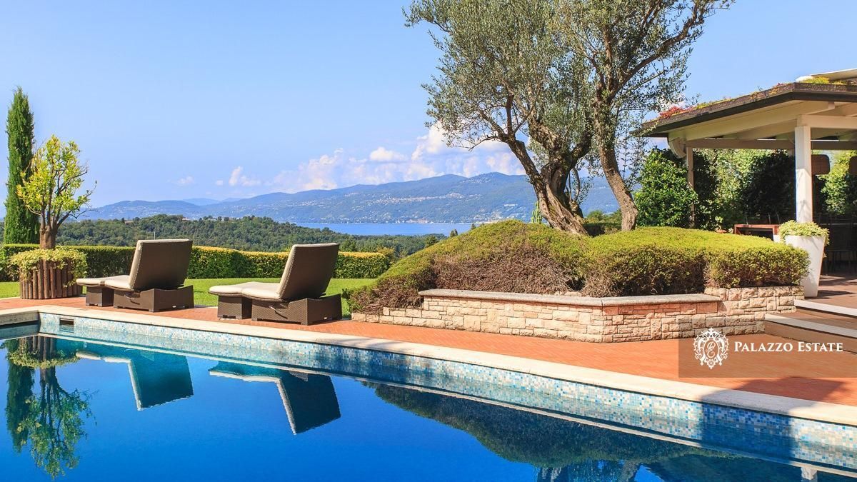 Вилла у озера Маджоре, Италия, 550 м2 фото 1