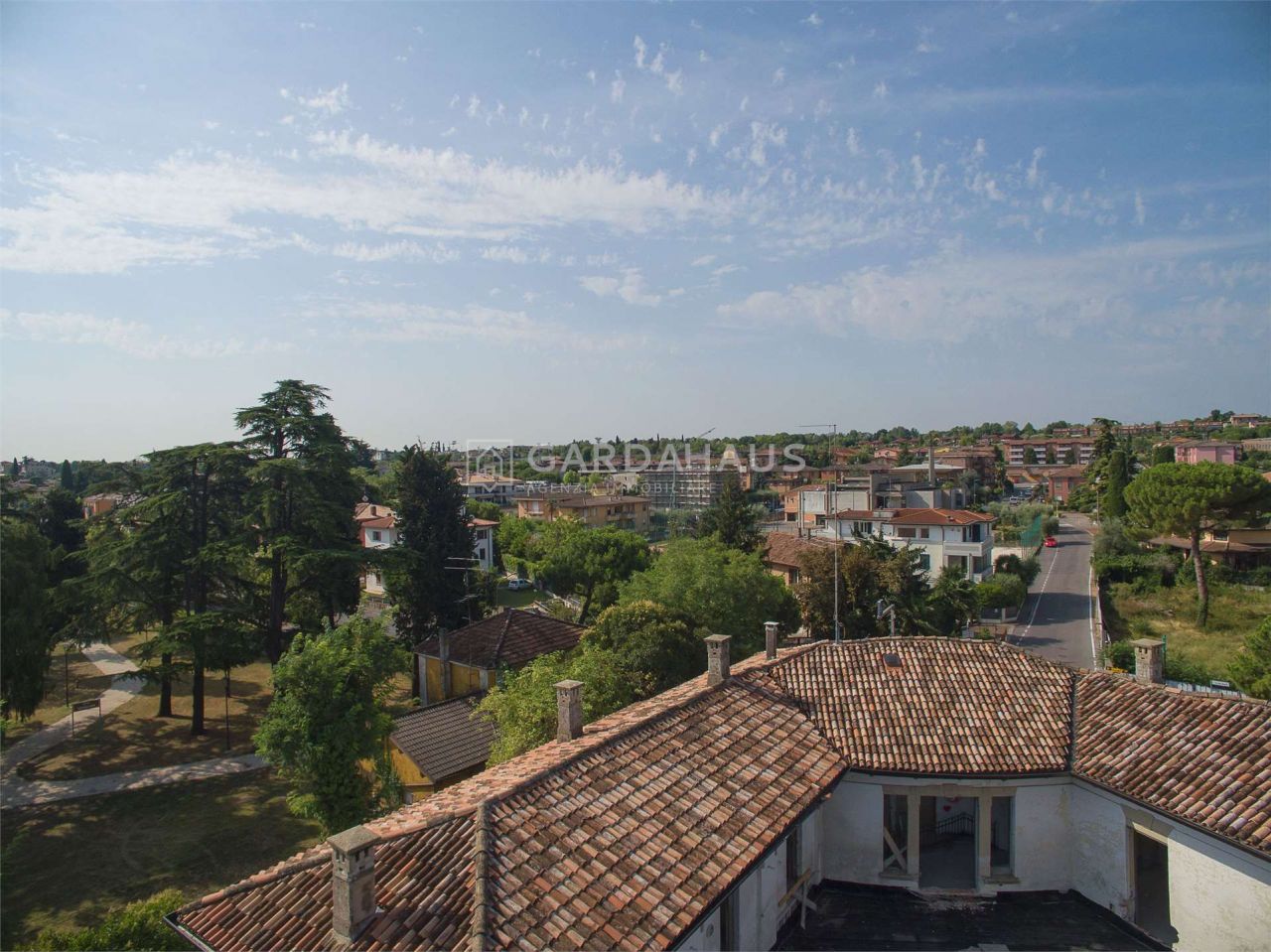 Вилла у озера Гарда, Италия, 1 500 м2 фото 4