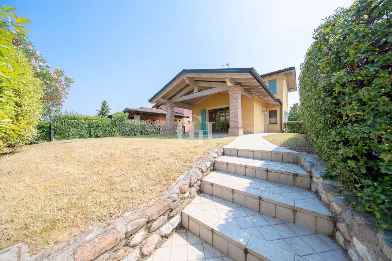 Вилла у озера Гарда, Италия, 250 м2 фото 5