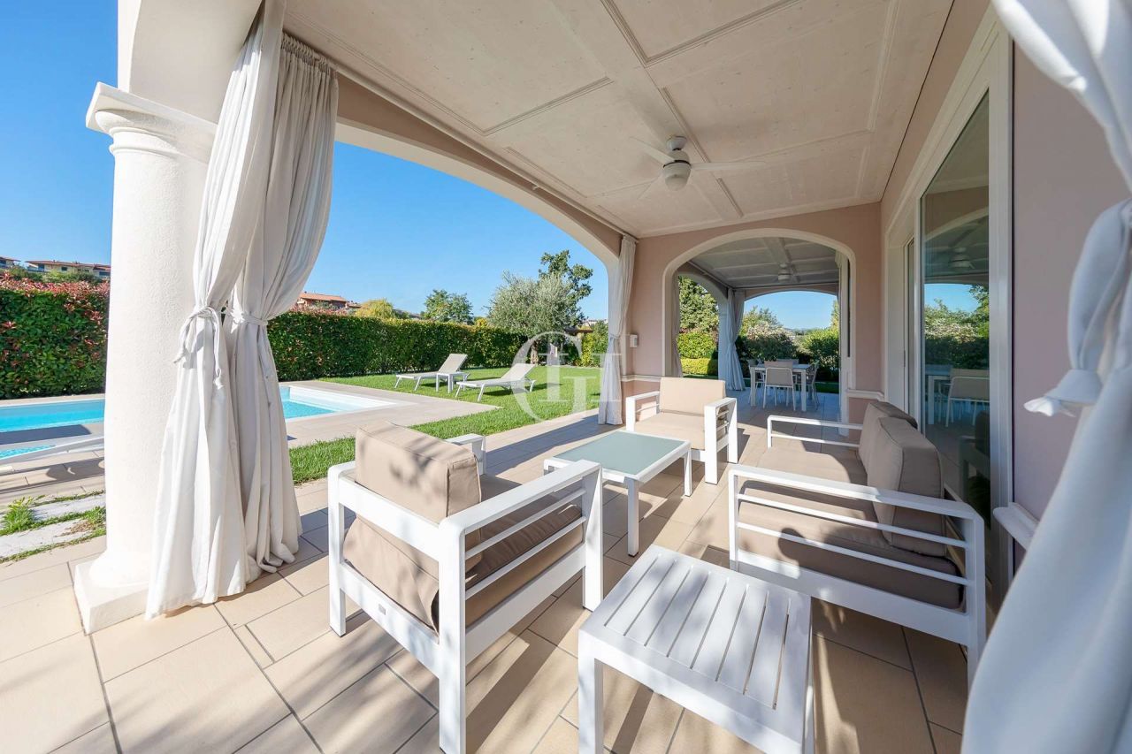 Вилла у озера Гарда, Италия, 350 м2 фото 2