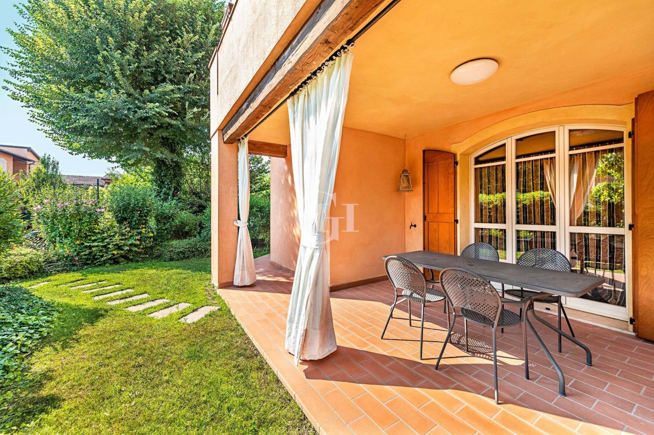 Квартира у озера Гарда, Италия, 105 м2 фото 2