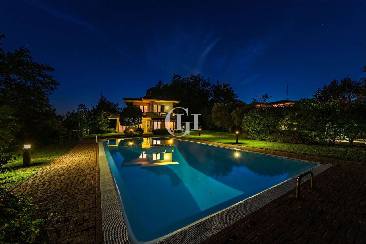 Вилла у озера Гарда, Италия, 280 м2 фото 1