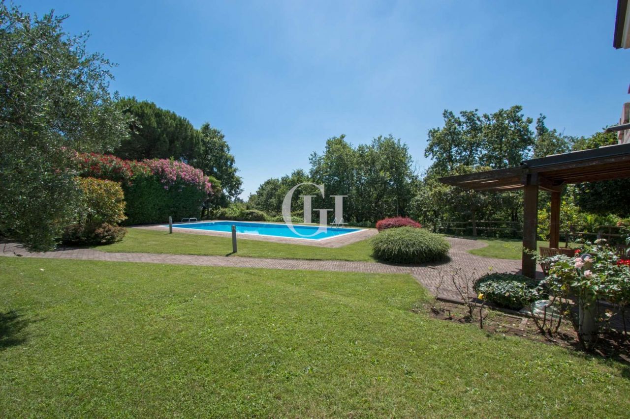 Вилла у озера Гарда, Италия, 280 м2 фото 2