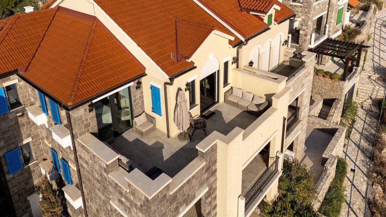 Апартаменты в Тивате, Черногория, 108 м2 фото 2