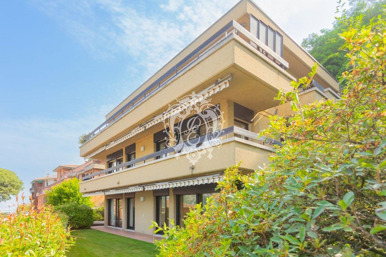 Вилла в Кампионе-д'Италия, Италия, 500 м2 фото 1