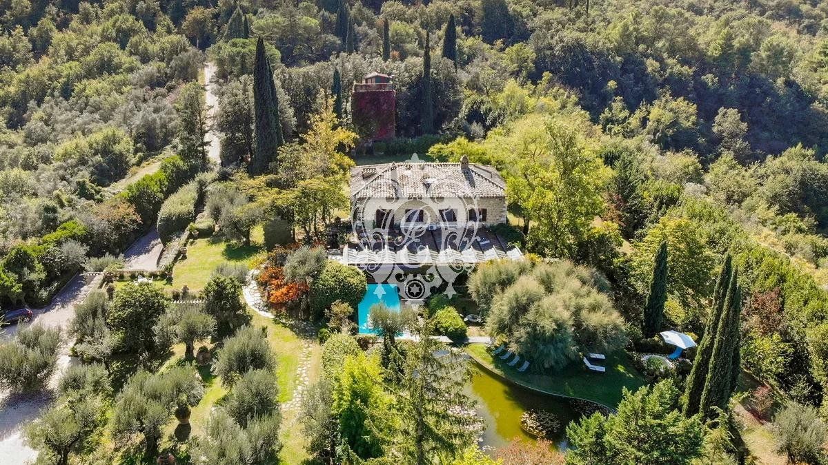 Вилла в Корчано, Италия, 1 080 м2 фото 1