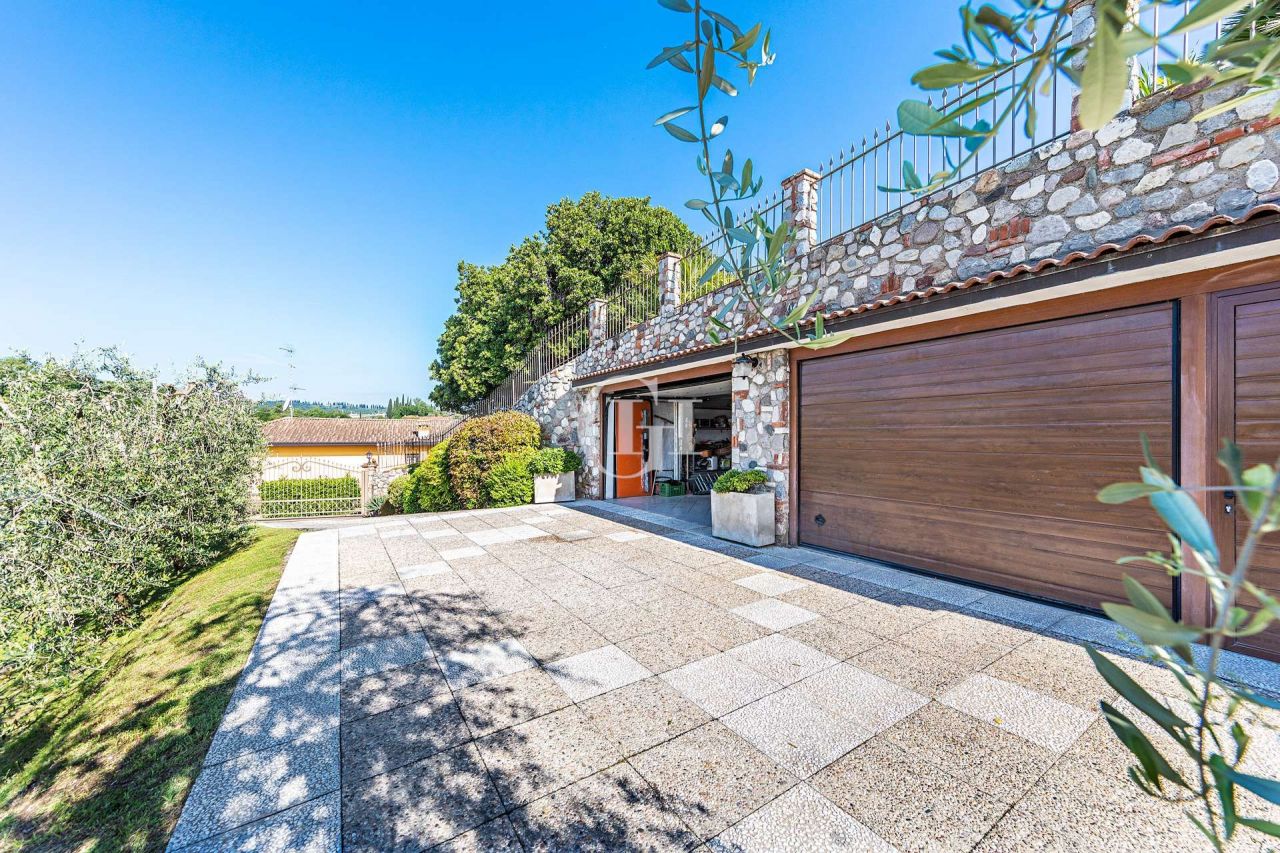 Вилла у озера Гарда, Италия, 250 м2 фото 4