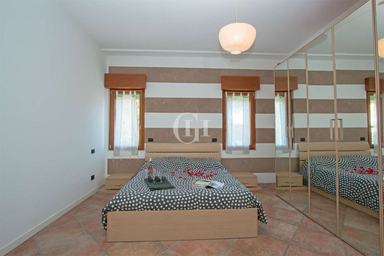 Квартира у озера Гарда, Италия, 60 м2 фото 3