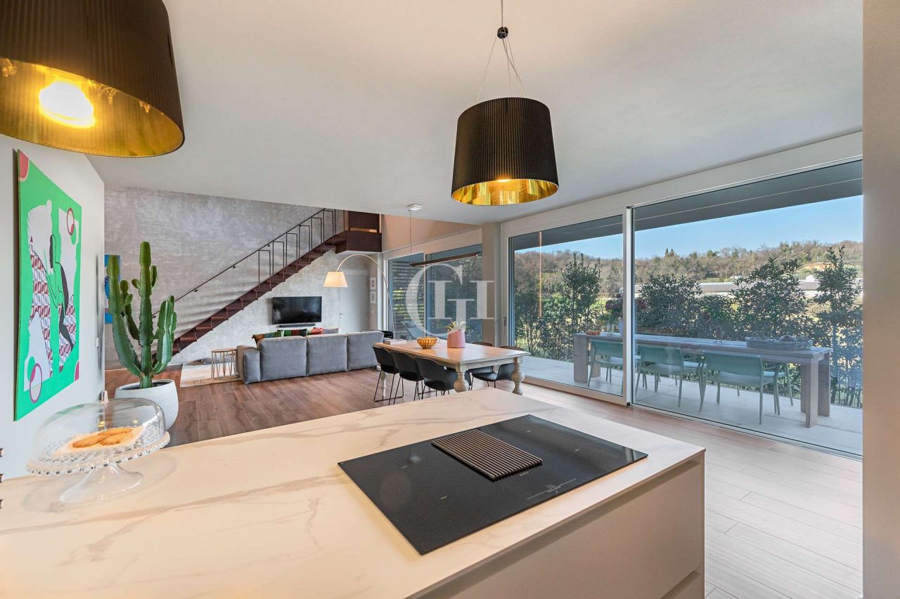 Вилла у озера Гарда, Италия, 230 м2 фото 4