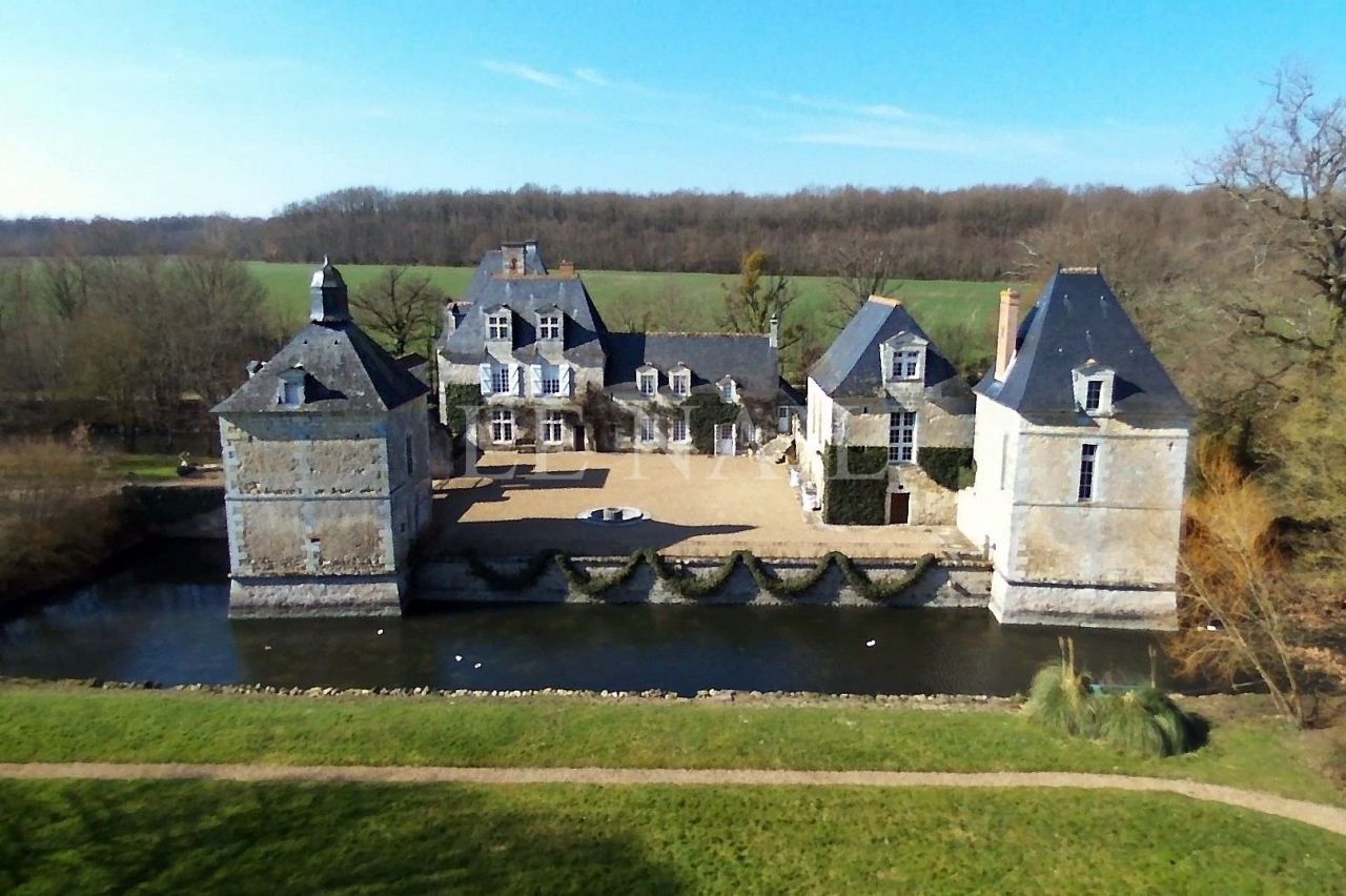 Замок в землях Луары, Франция, 500 м2 фото 1