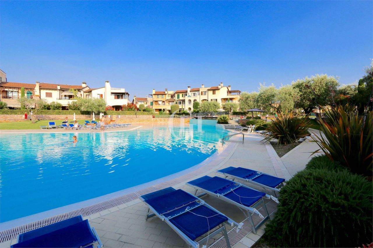 Квартира у озера Гарда, Италия, 70 м2 фото 3
