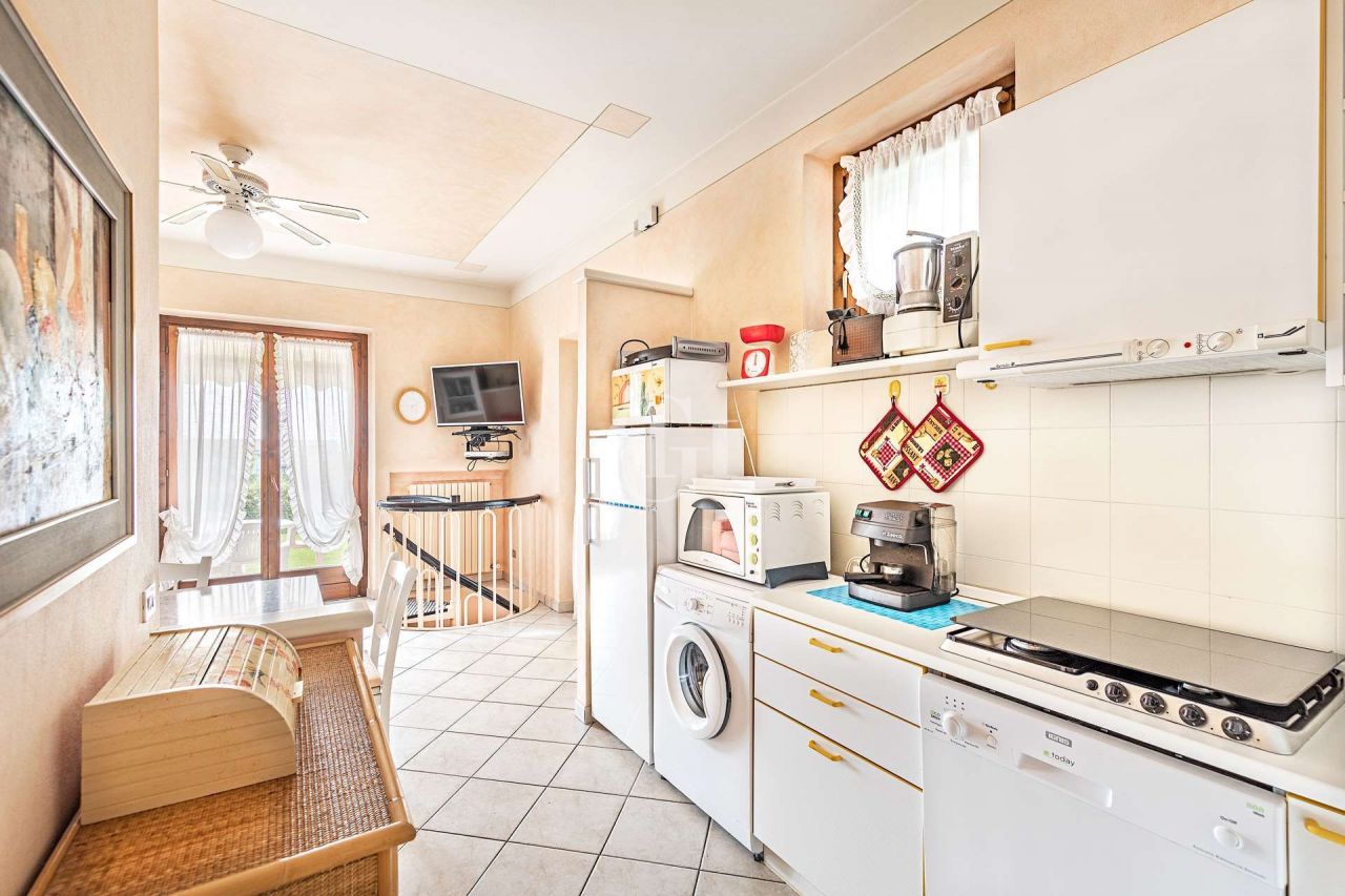 Апартаменты у озера Гарда, Италия, 90 м2 фото 4