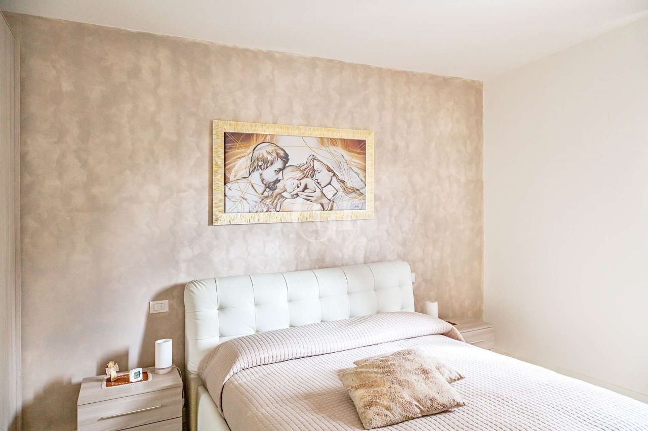 Квартира у озера Гарда, Италия, 90 м2 фото 5