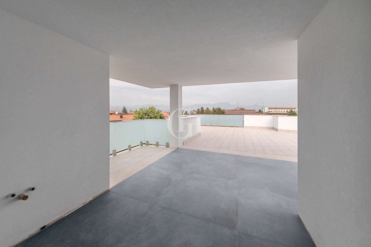 Пентхаус у озера Гарда, Италия, 220 м2 фото 3