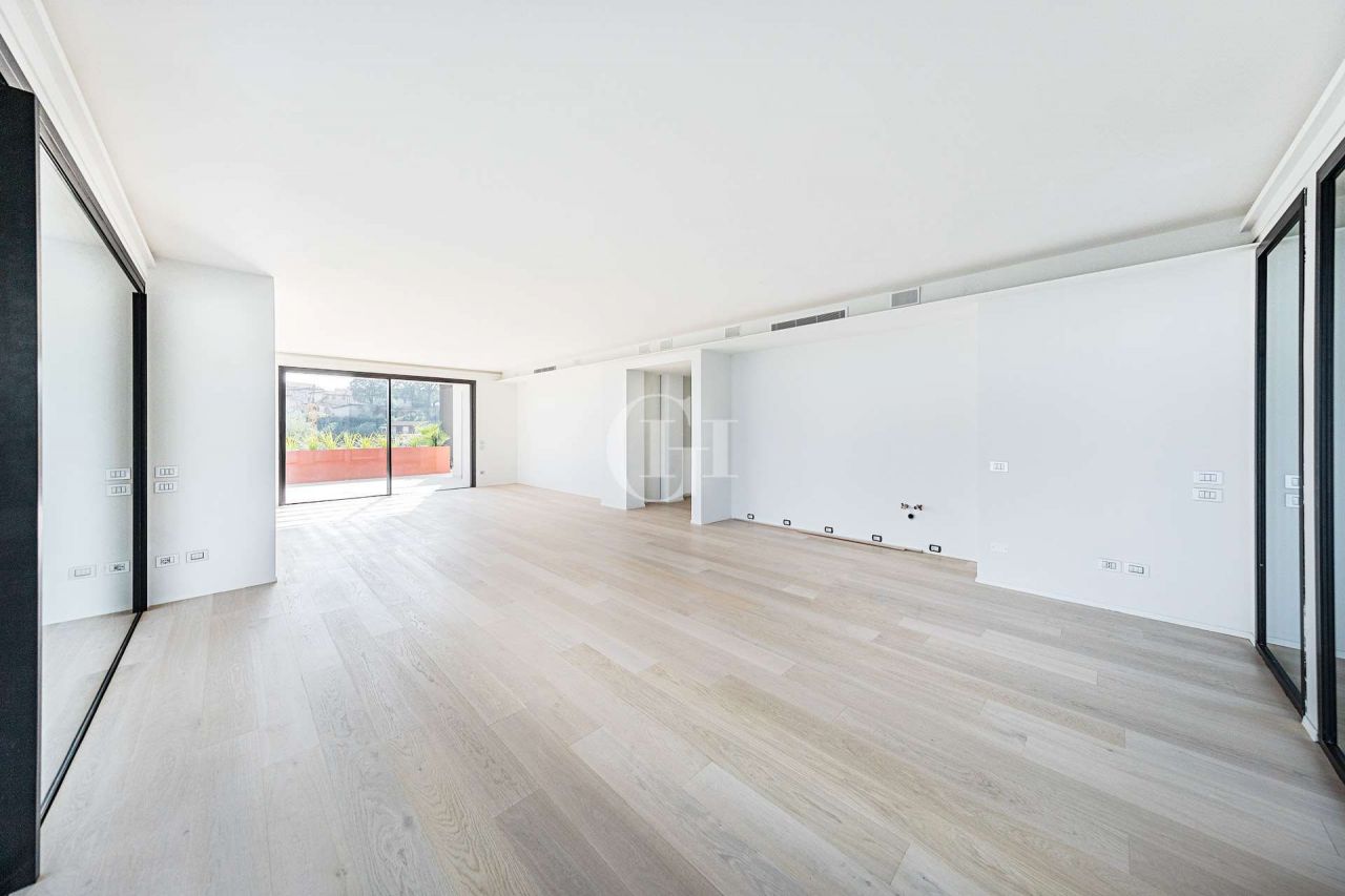 Вилла у озера Гарда, Италия, 400 м2 фото 3