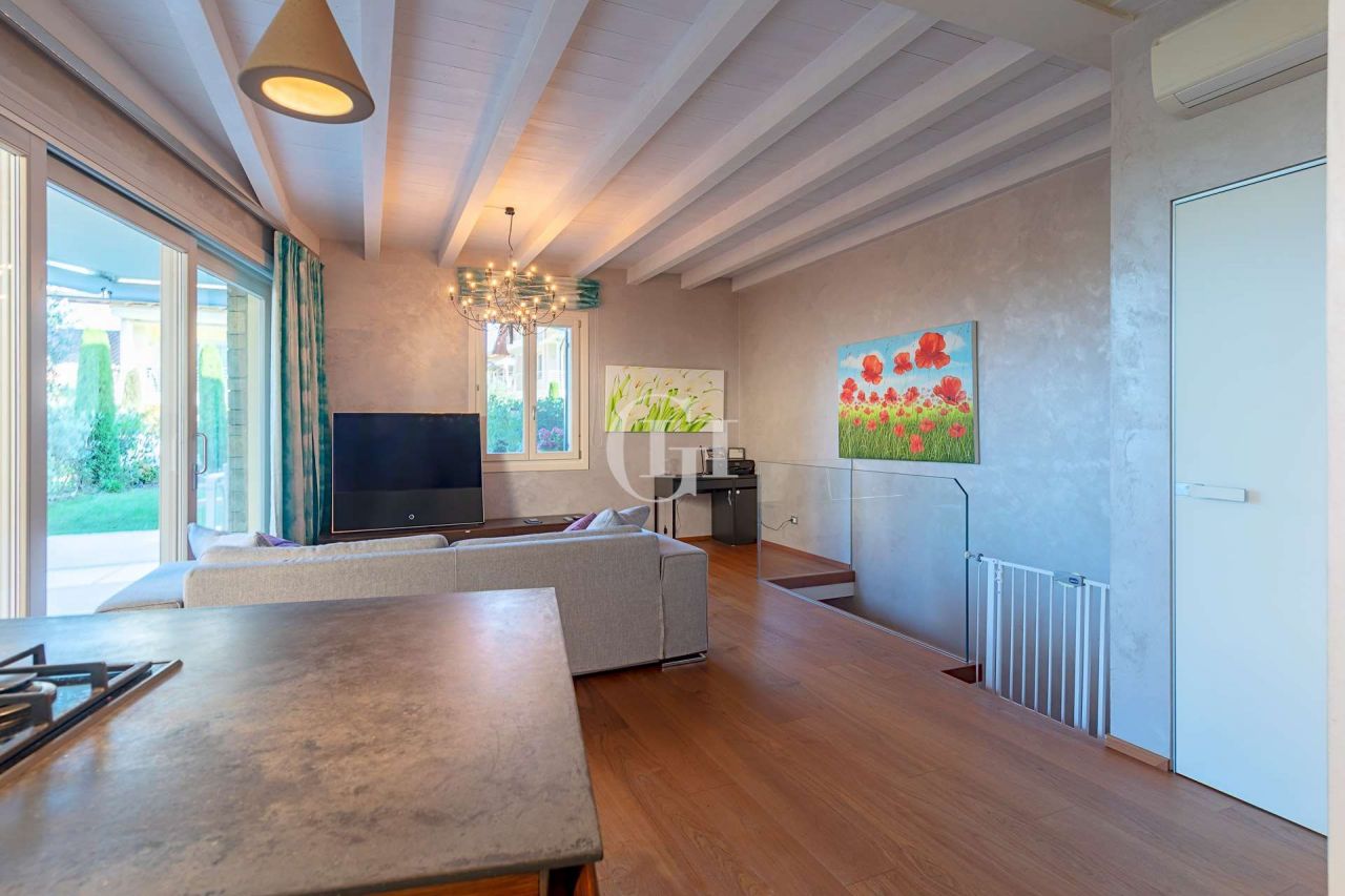 Апартаменты у озера Гарда, Италия, 147 м2 фото 3