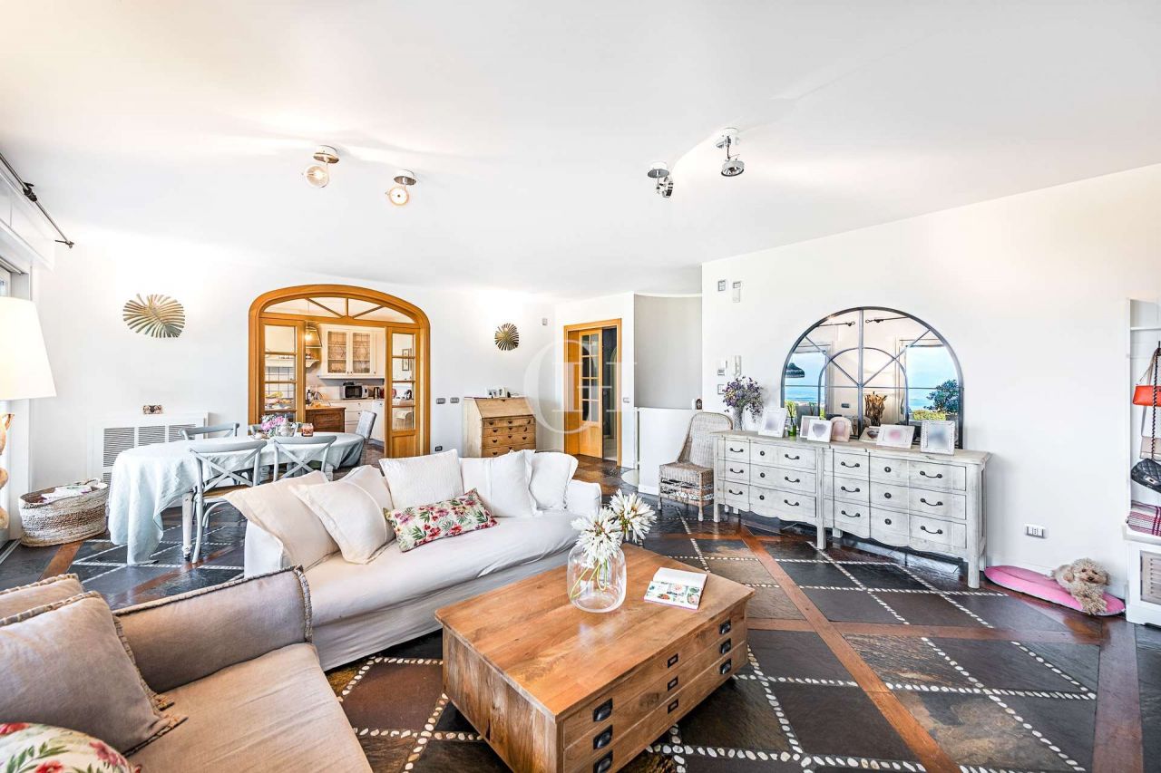 Апартаменты у озера Гарда, Италия, 240 м2 фото 4