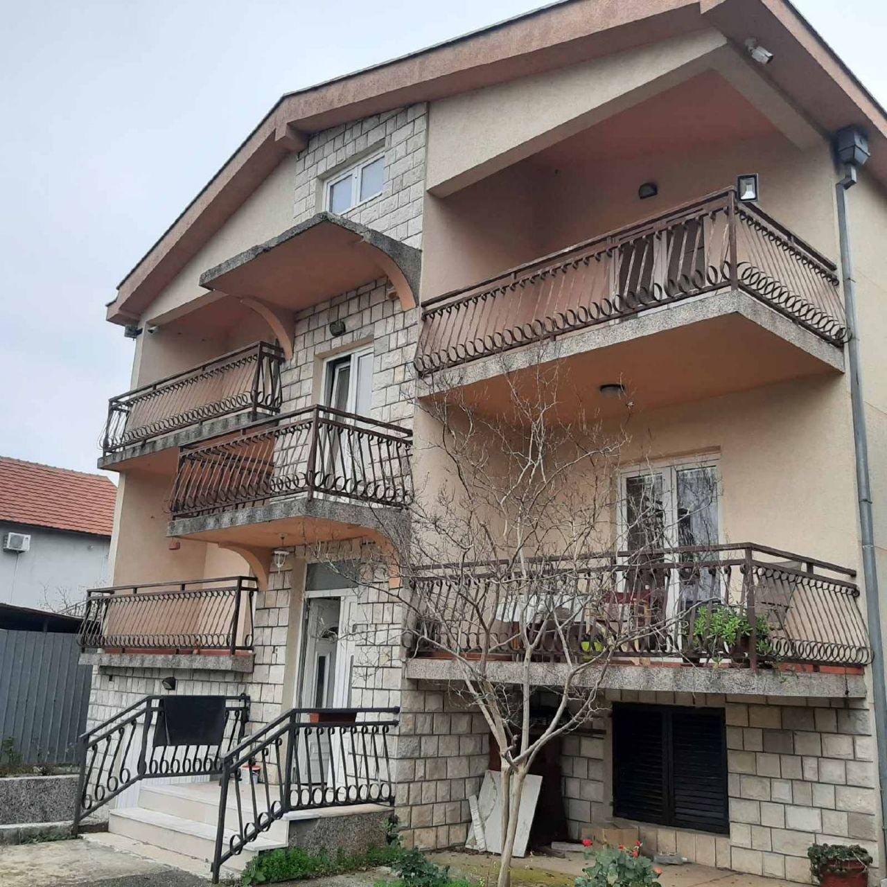 Дом в Подгорице, Черногория, 260 м2 фото 4