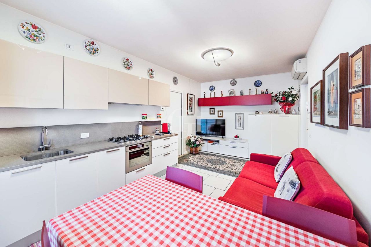 Апартаменты у озера Гарда, Италия, 64 м2 фото 5