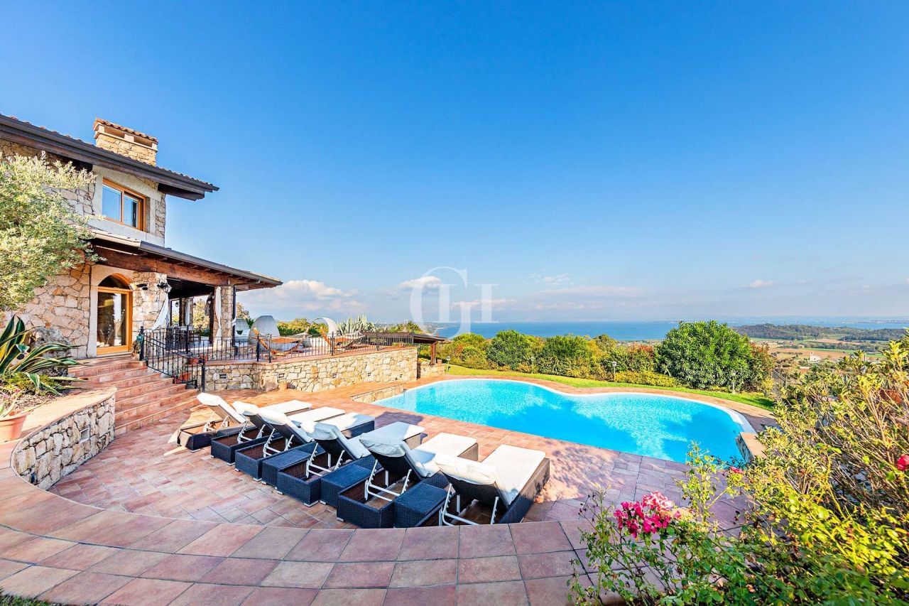 Вилла у озера Гарда, Италия, 600 м2 фото 1