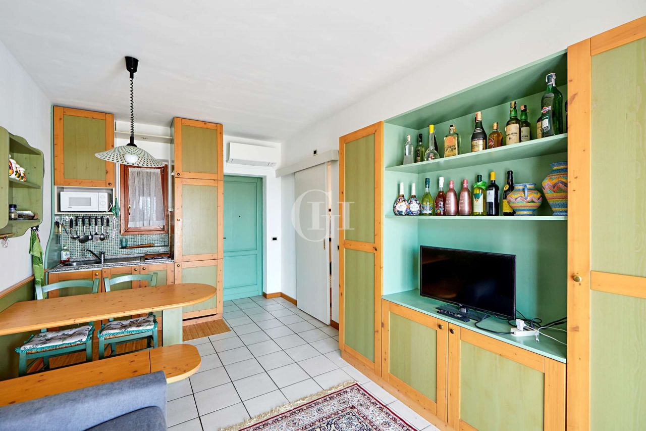 Апартаменты у озера Гарда, Италия, 60 м2 фото 2