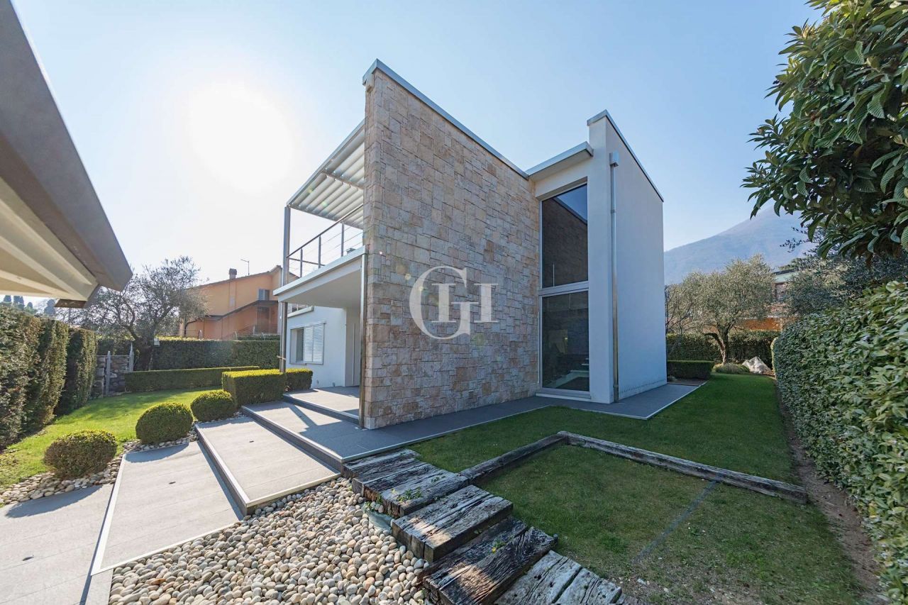 Вилла у озера Гарда, Италия, 450 м2 фото 1