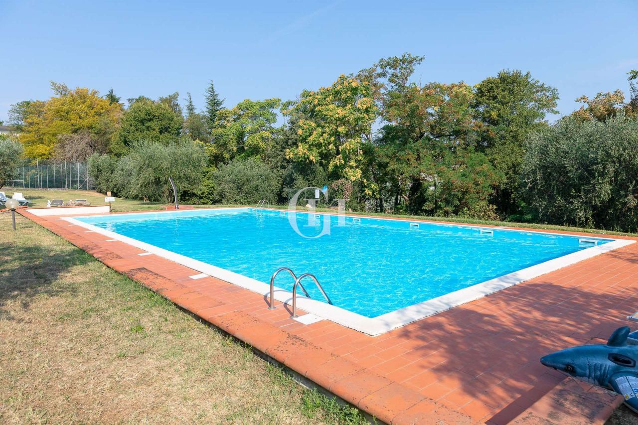 Квартира у озера Гарда, Италия, 75 м2 фото 2