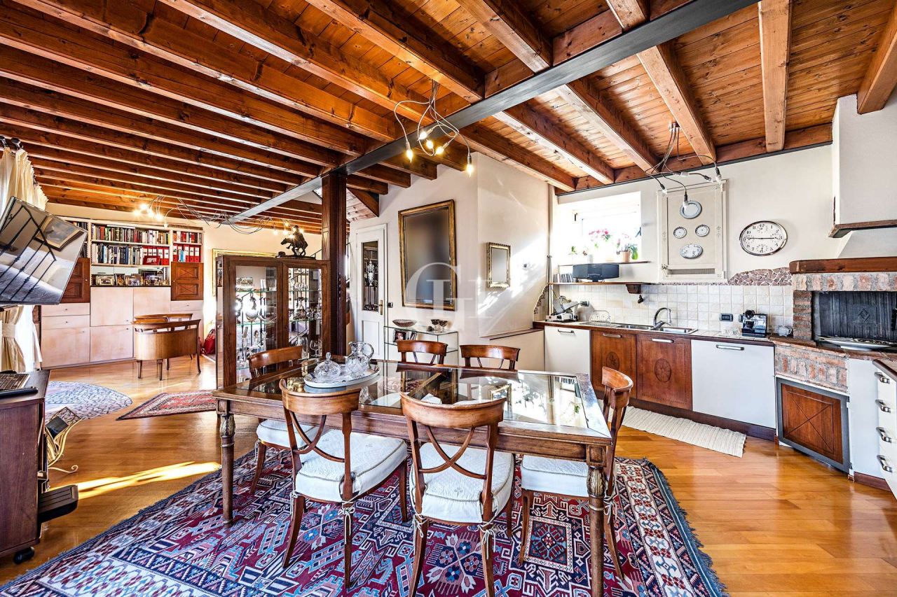 Апартаменты у озера Гарда, Италия, 140 м2 фото 1