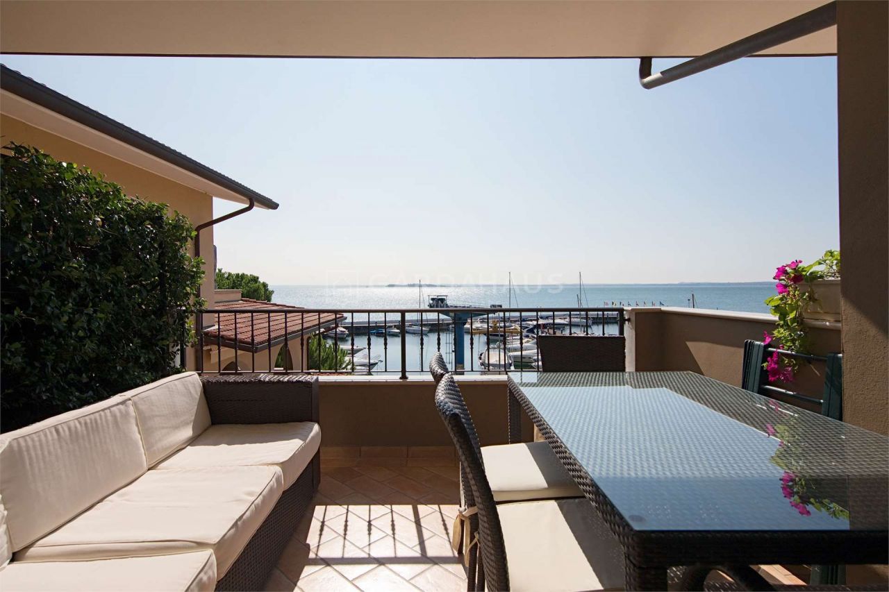Апартаменты у озера Гарда, Италия, 65 м2 фото 1
