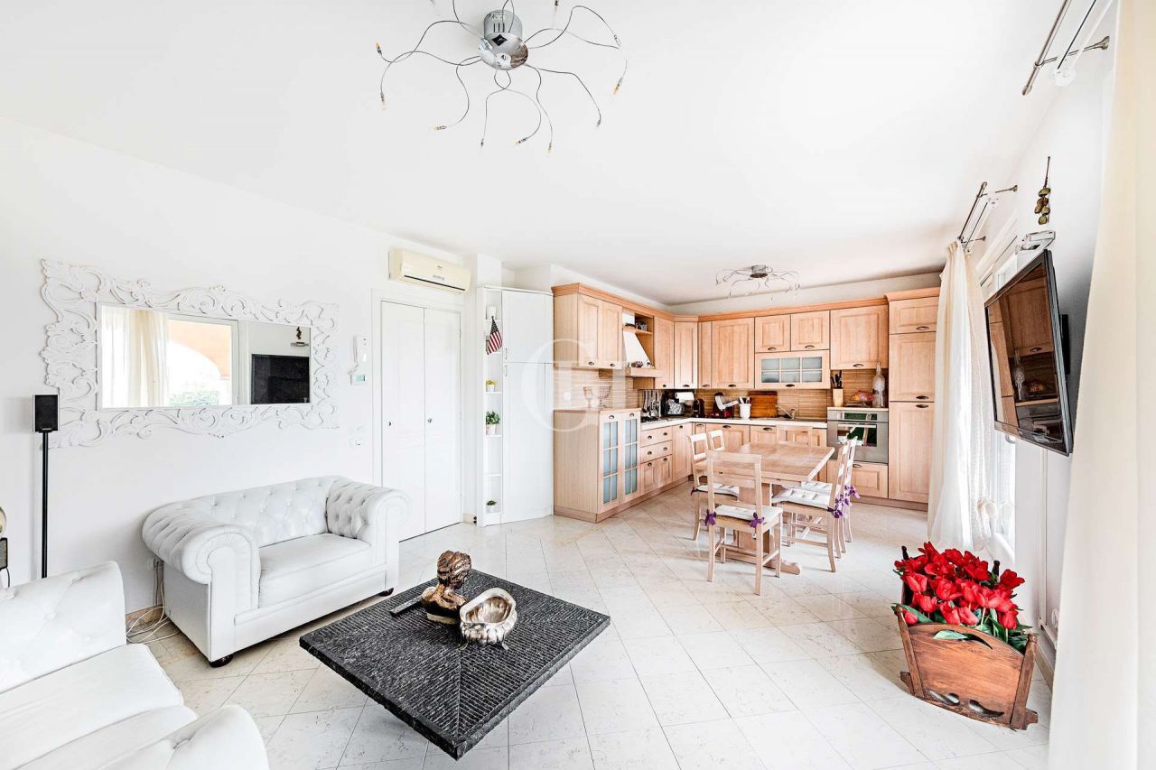 Апартаменты у озера Гарда, Италия, 87 м2 фото 2